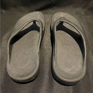 OOFOS Black Men's Sandals